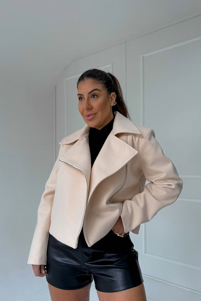 CASACO DE LÃ COM FECHAMENTO ANA