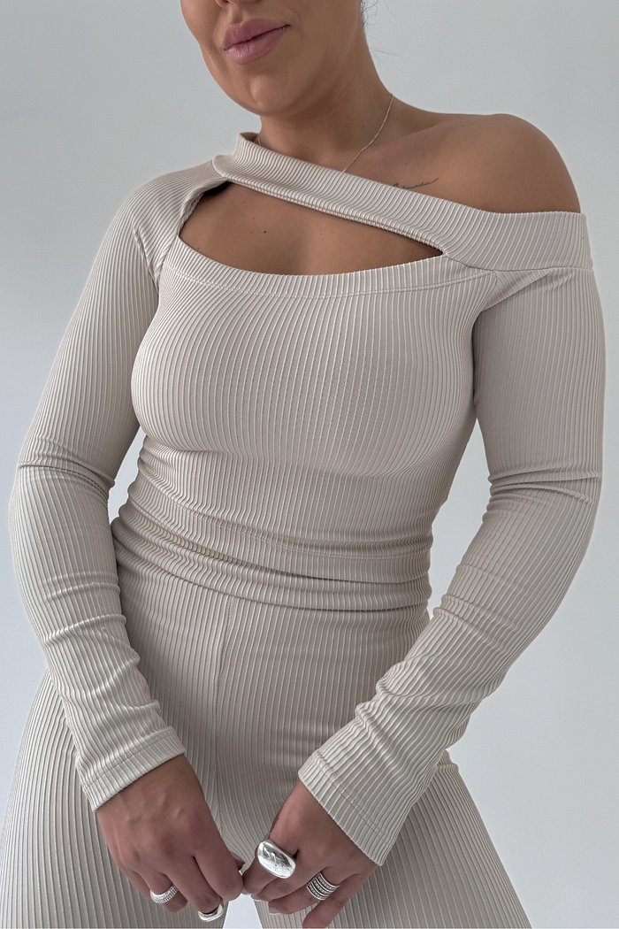 BLUSA COM RECORTE OMBRO CAROLINA NIAH