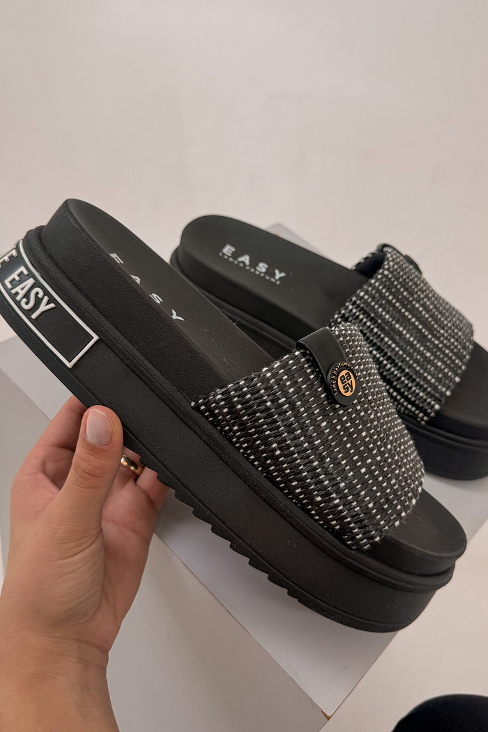 SLIDE RAFAELA LANÇA PERFUME