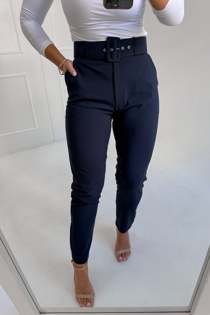 CALÇA RETA COM CINTO LAIS