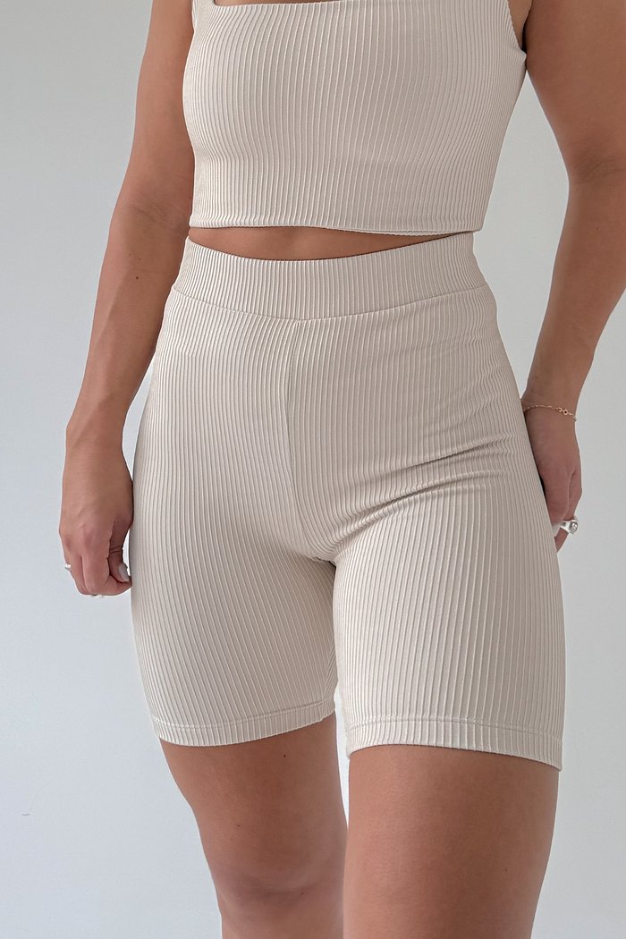 SHORT BIKER MAYA NIAH