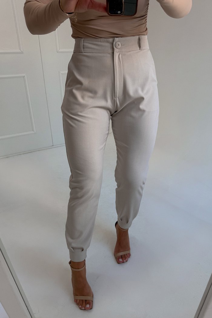 CALÇA CENOURA EM ALFAIATARIA MONICE