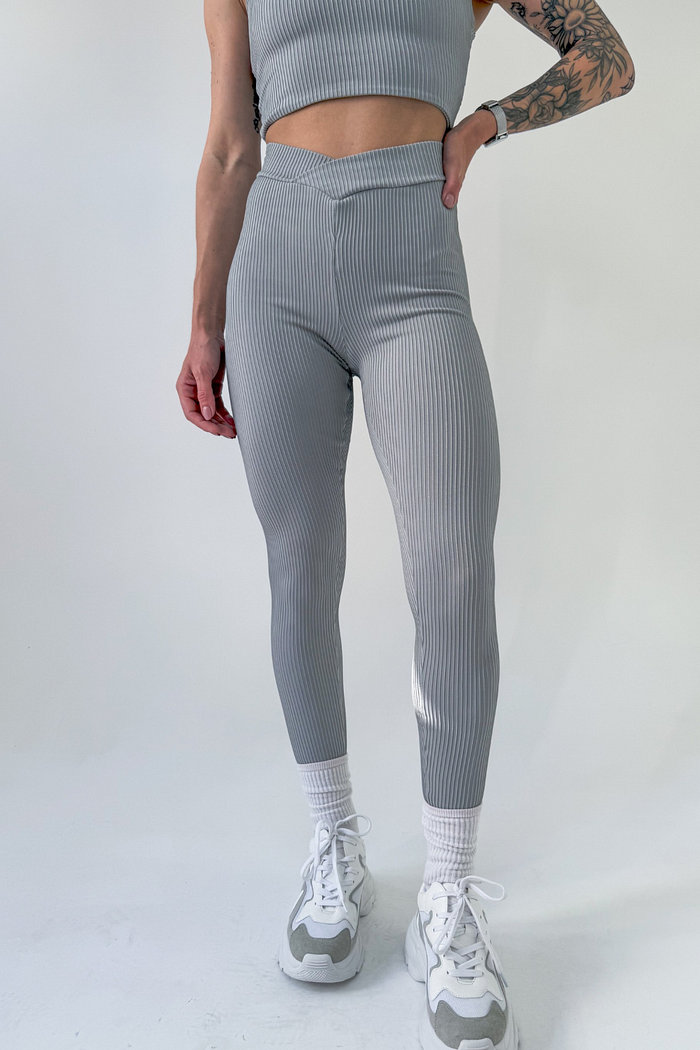 CALÇA COM CÓS EM V LANA NIAH