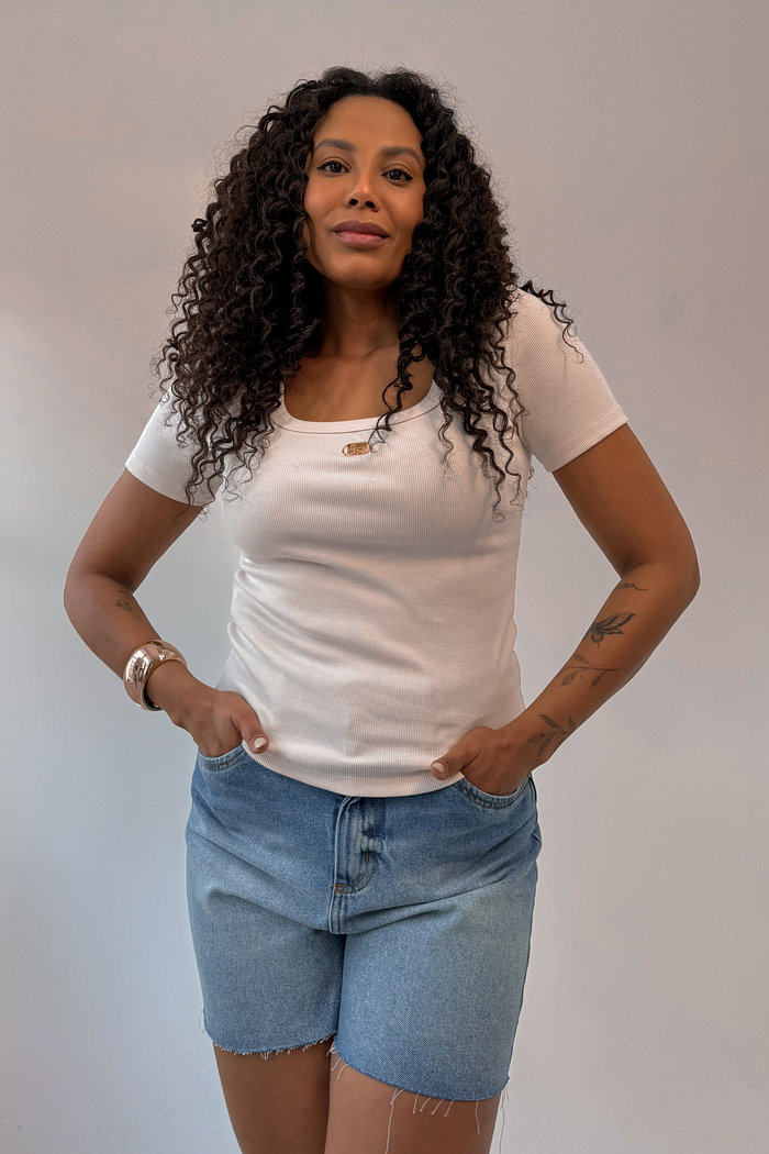 BLUSA CANELADA LALI LANÇA PERFUME