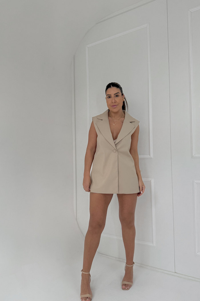 COLETE ALONGADO COM BOTÃO ANITA