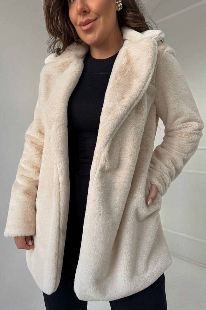 CASACO DE PELE OVERSIZED FERNANDA