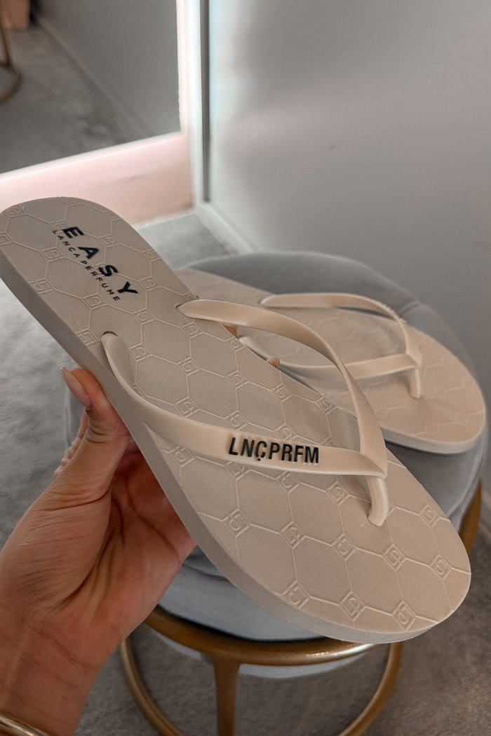 CHINELO BRUNA LANÇA PERFUME