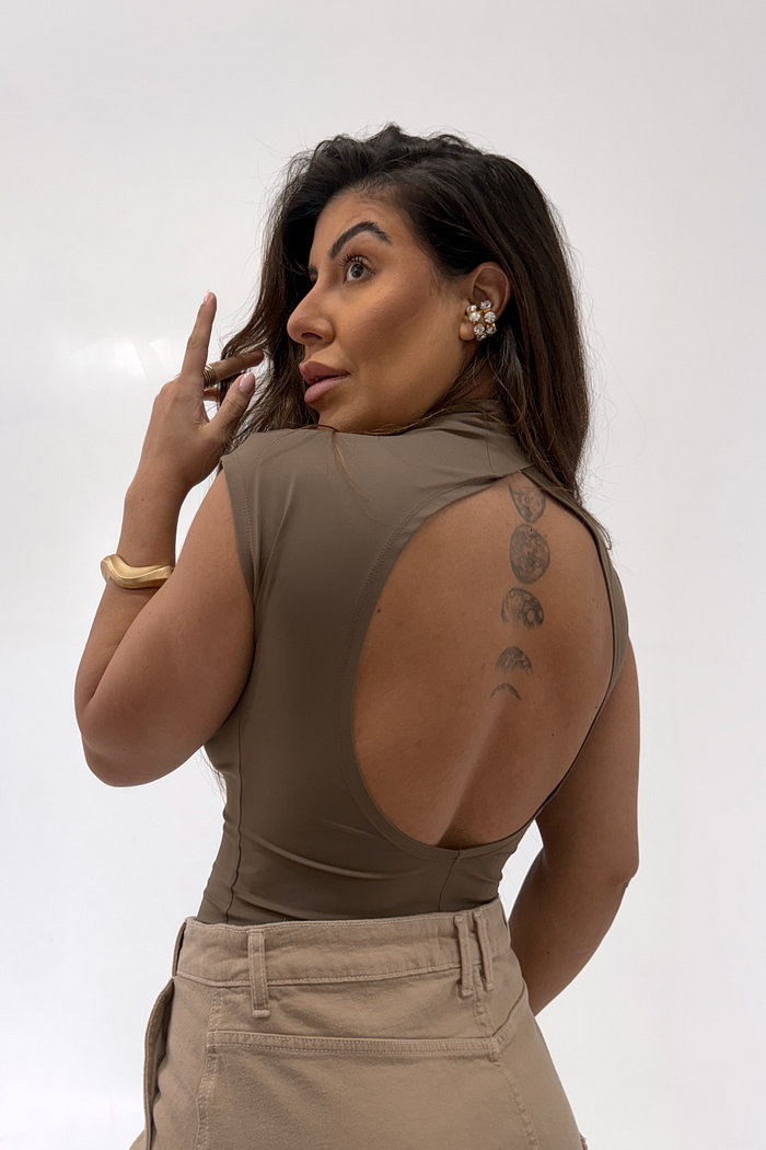 BLUSA COM RECORTE NAS COSTAS LILA