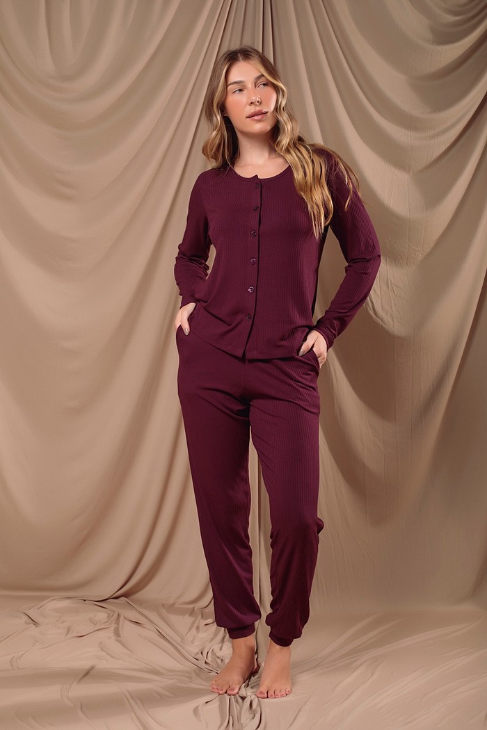 Pijama blusa manga longa e calça jogger canelado de viscose com elastano