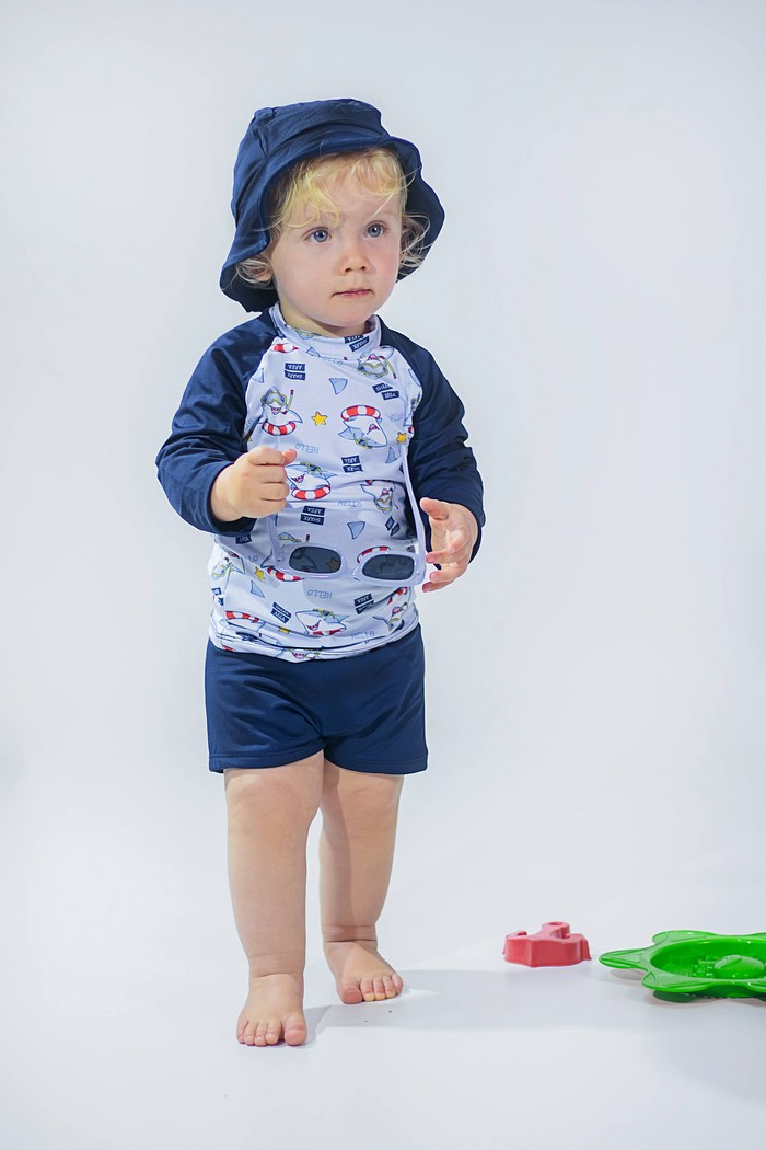 Blusa + Sunga Marinho + Chapéu Marinho