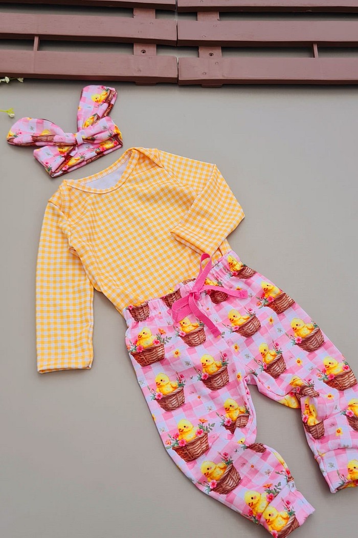 Body Xadrez Laranja+ Calça e Laço Estampado