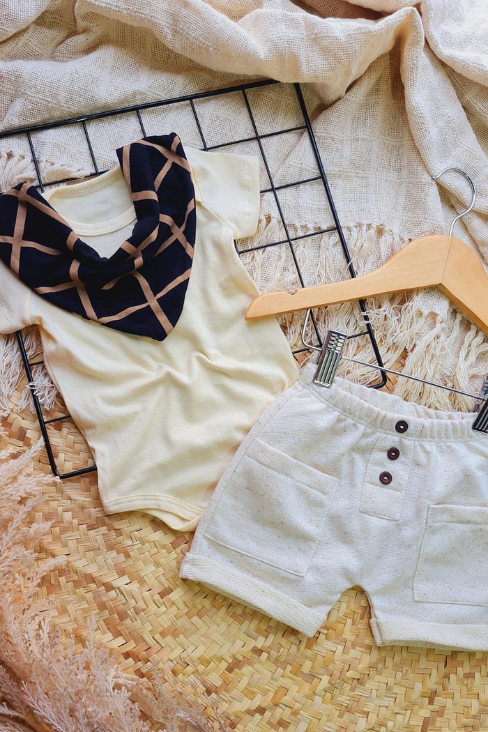 Shorts Linho + Body MC Creme + Bandana
