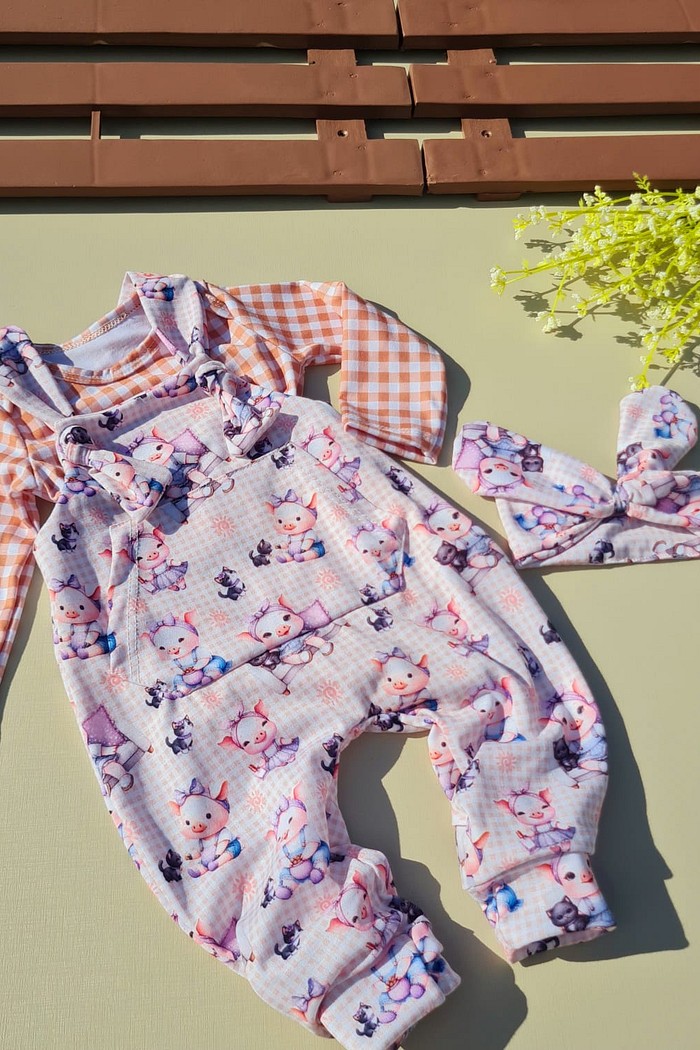 Body/ Blusa  Xadrez Marrom + Jardineira e Laço Estampada