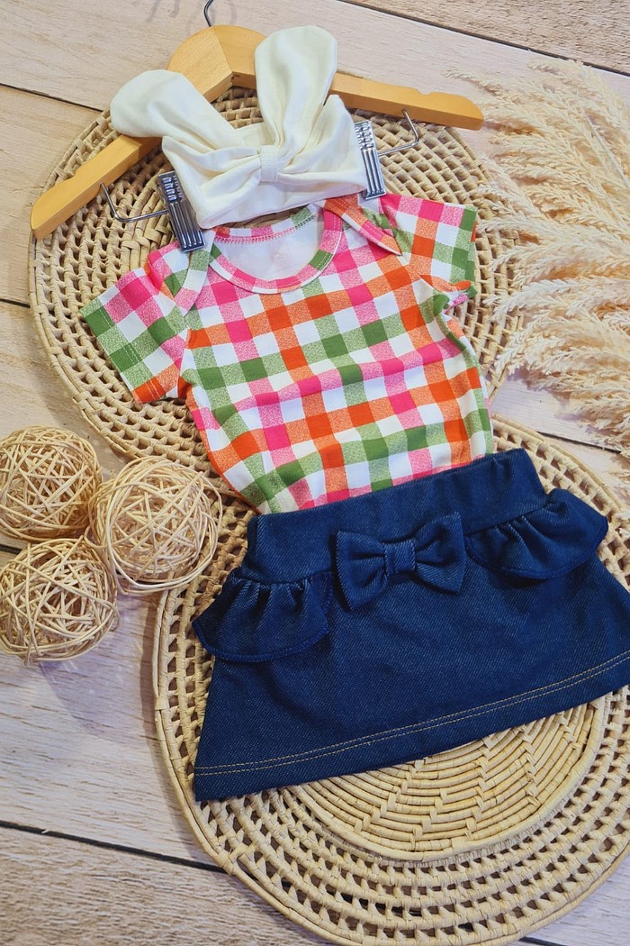 Saia Molecotton Jeans + Laço Off + Body