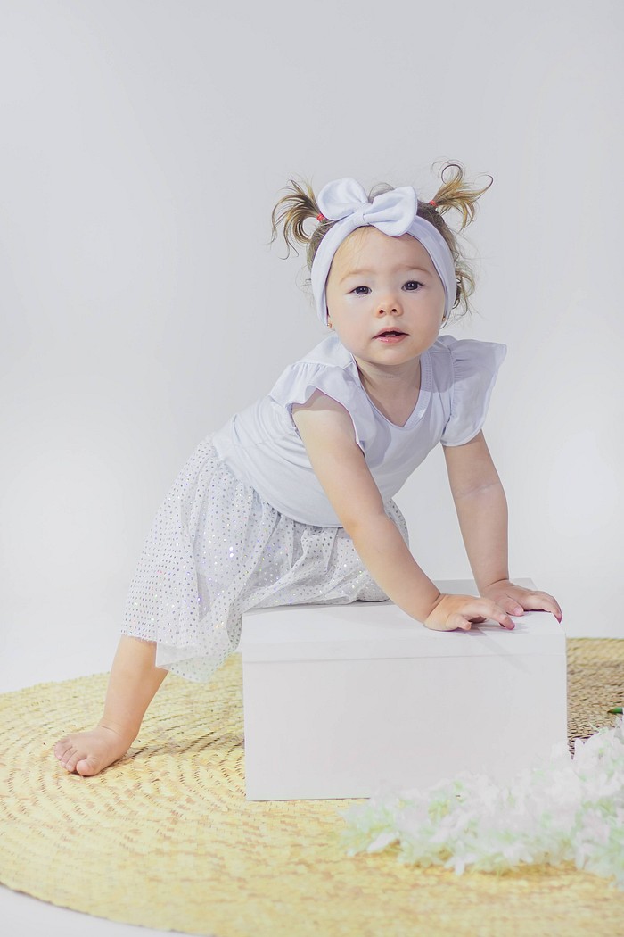 Camiseta Frufru MC Branca + Laço Branco + Short Saia Tule