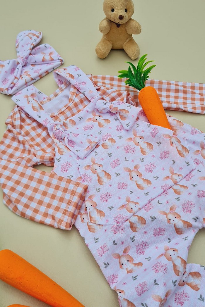 Body Xadrez Marrom + Jardineira e Laço