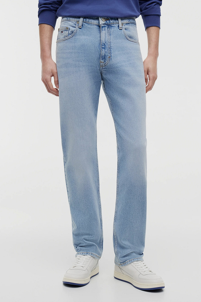 Calça Tommy Jeans Masculina Ryan Slim Straight Relaxed Azul Claro Frente