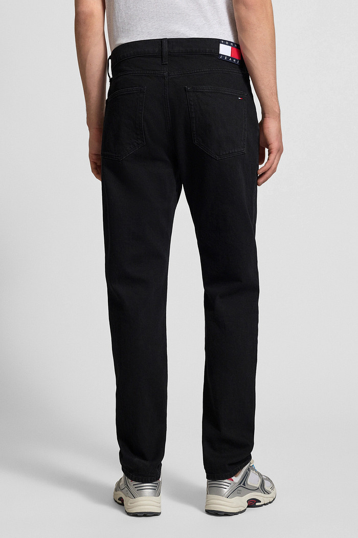 Calça Tommy Jeans Masculina Otis Regular Straight Preta Parte Trás