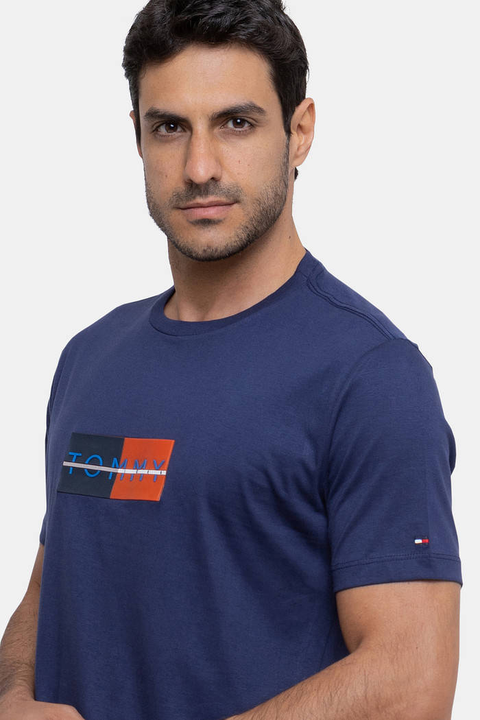 Camiseta Tommy Hilfiger Masculina Flag Rubber Azul Marinho