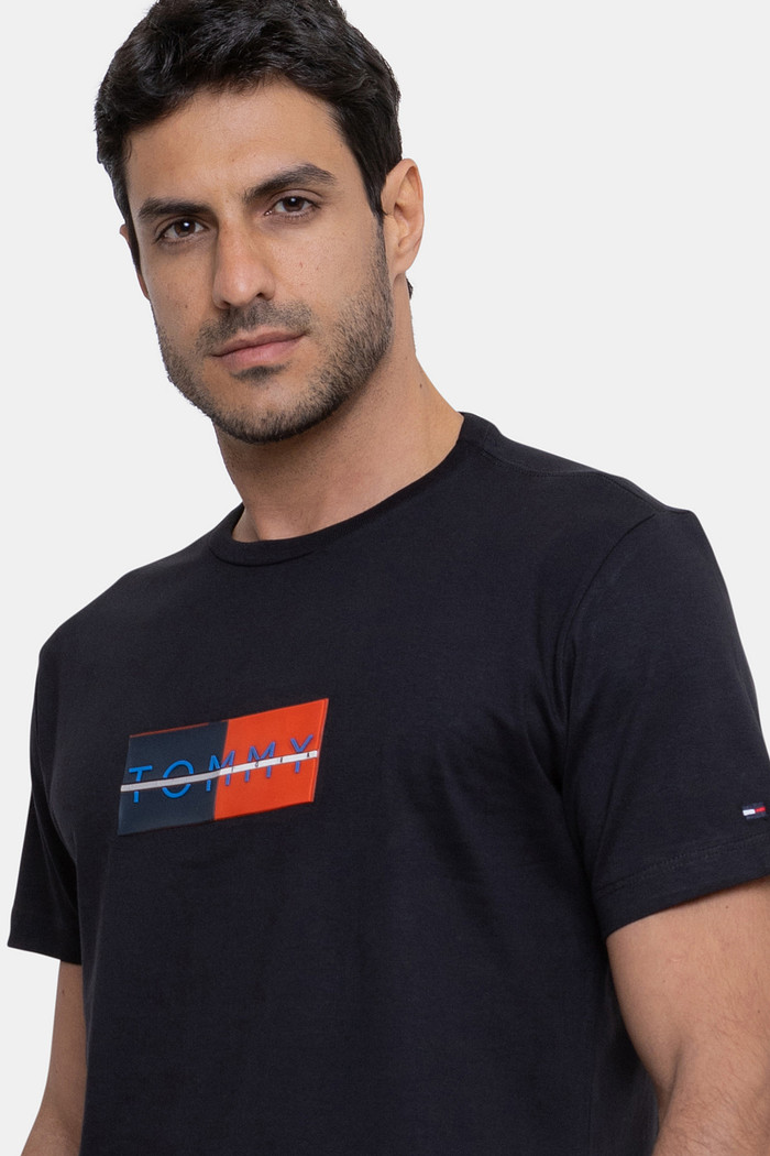Camiseta Tommy Hilfiger Masculina Flag Rubber Preta