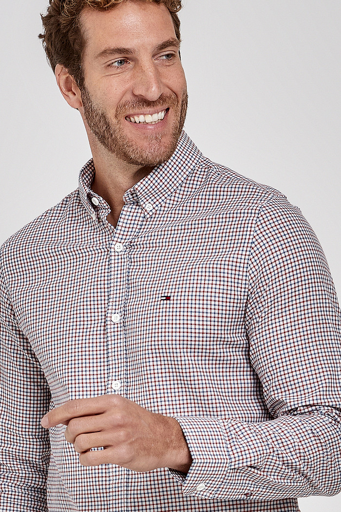 amisa Tommy Jeans Masculina Regular Essential Xadrez Grid Oxford Vermelho/Azul Aproximado