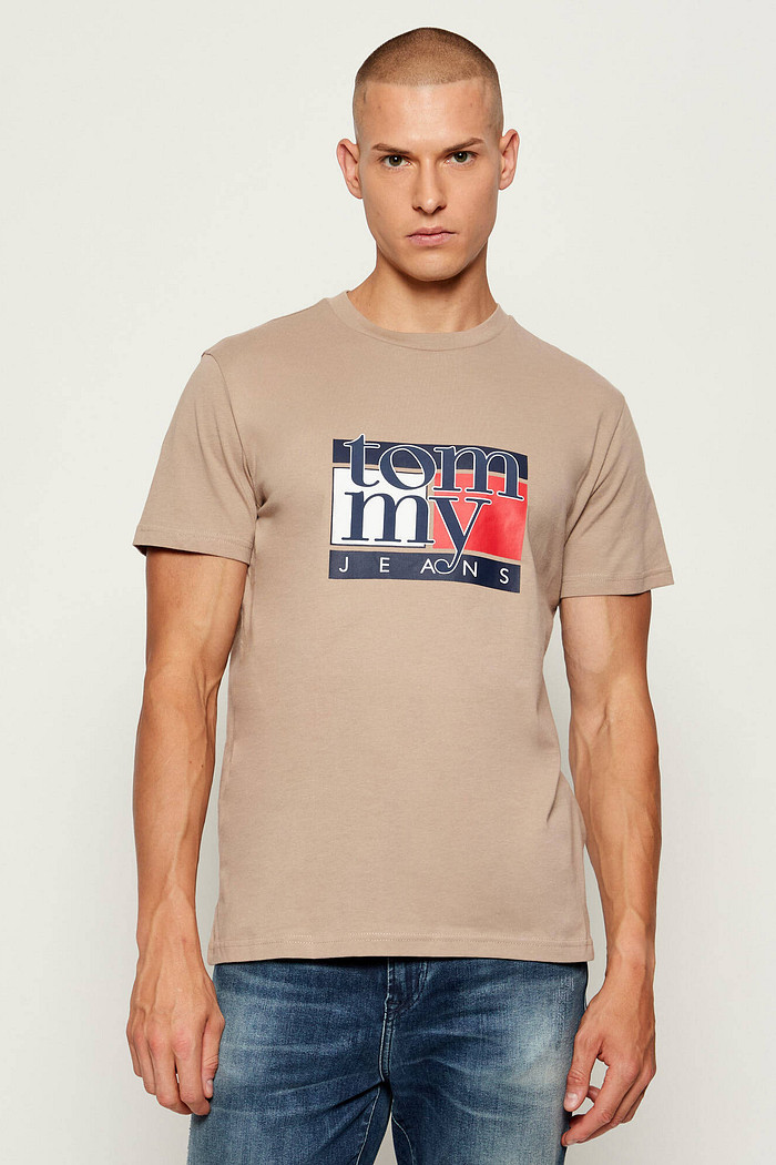 Camiseta Tommy Jeans Slim RWB Flag Bege