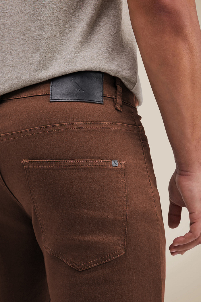 Calça Reserva Masculina Slim Color Marrom Cacau Atras Aproximada