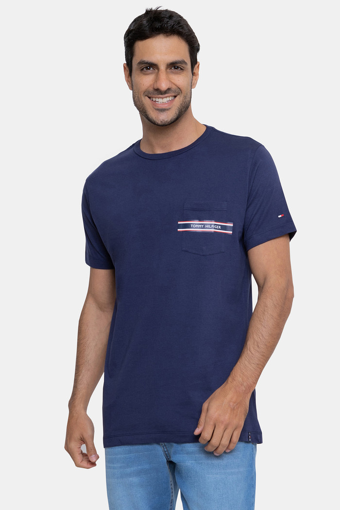 Camiseta Tommy Hilfiger Masculina Pocket Flag Lettering Azul Marinho