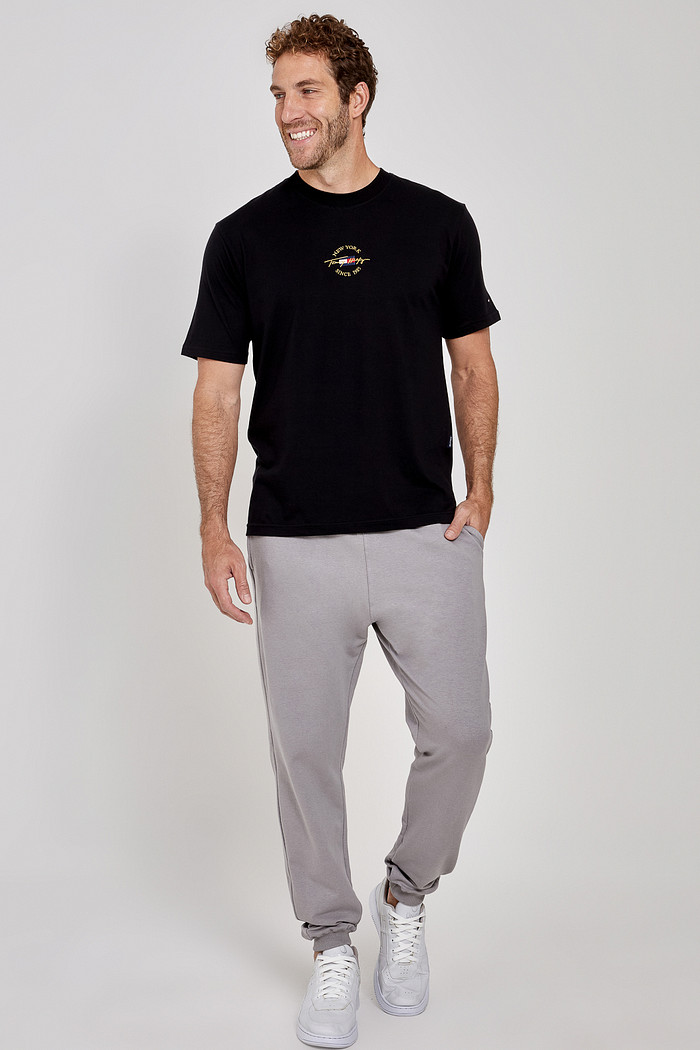 Camiseta Tommy Hilfiger Chest Flag Preta Lifestyle