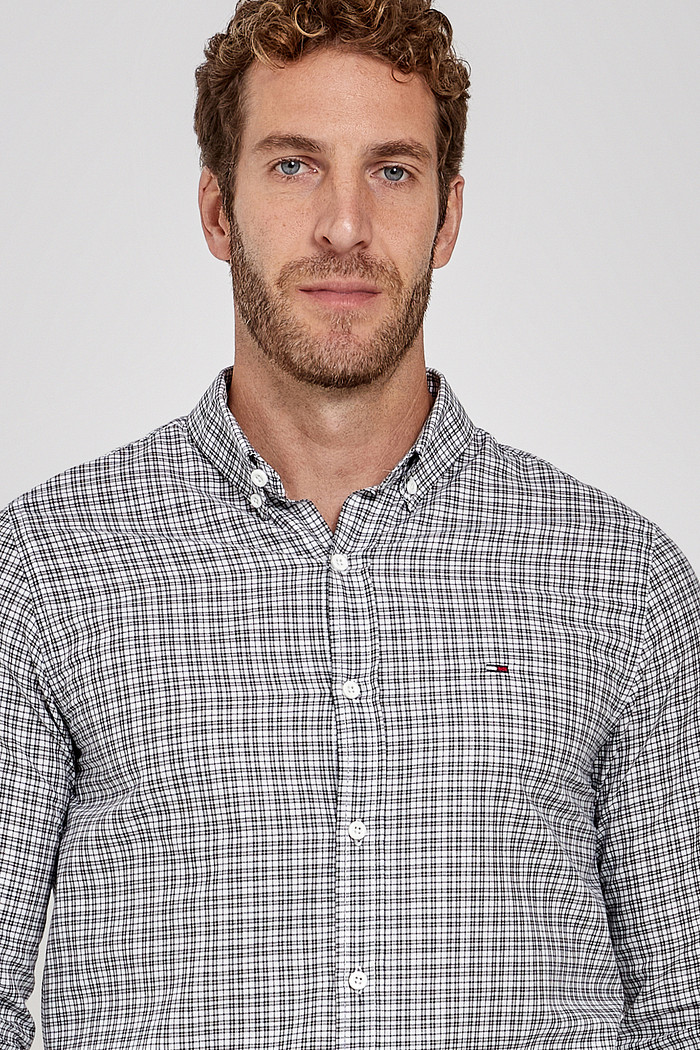 Camisa Tommy Jeans Masculina Regular Essential Xadrez Grid Oxford Preto/Bege Aproximada