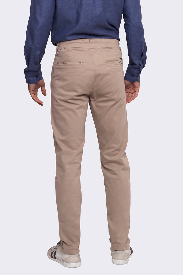 Calça Hugo Boss de Sarja Chino Stretch Slim Fit Areia