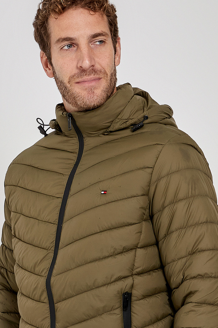 Jaqueta Puffer Tommy Hilfiger Masculina Flag Classic Verde Militar Aproximada