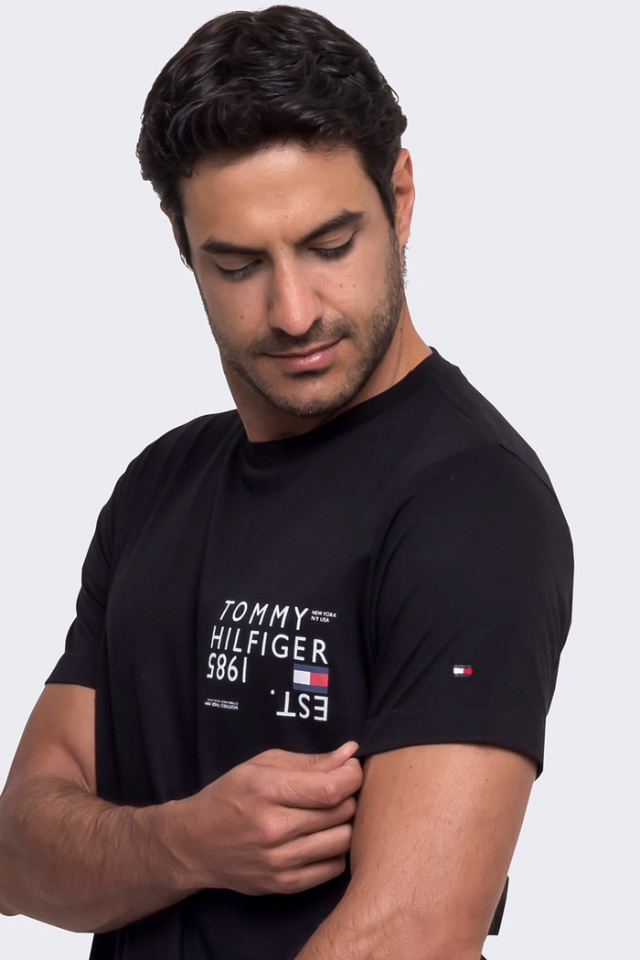 Camiseta Tommy Hilfiger Brand Love Back Preta