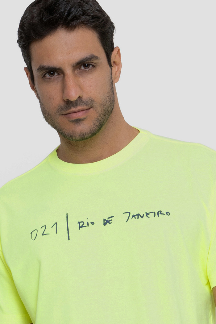 Camiseta Osklen Masculina Slim Stone Vintage Lettering 021 RJ Amarelo Neon