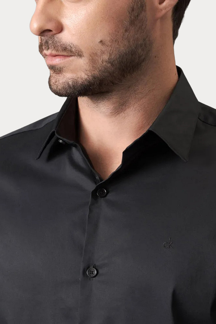 Camisa Calvin Klein Jeans Slim Fit Logo Básico CK Preta
