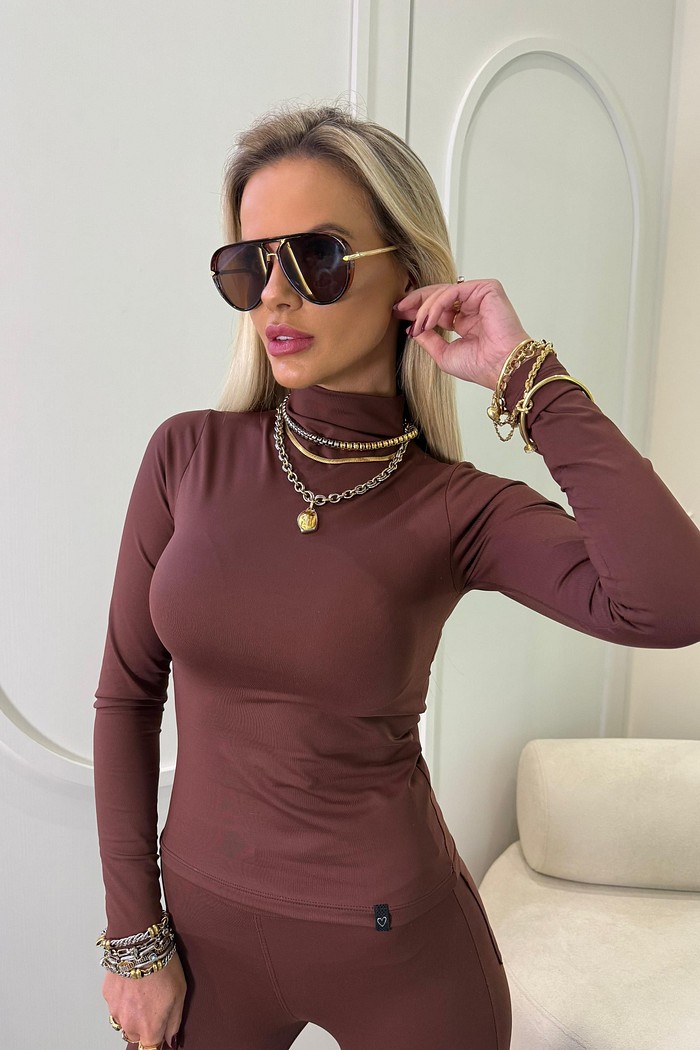 Blusa Poli Gola Alta Marrom