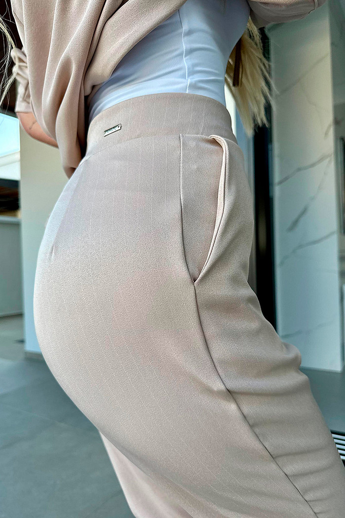 Calça Alfaiataria Risca de Giz Nude