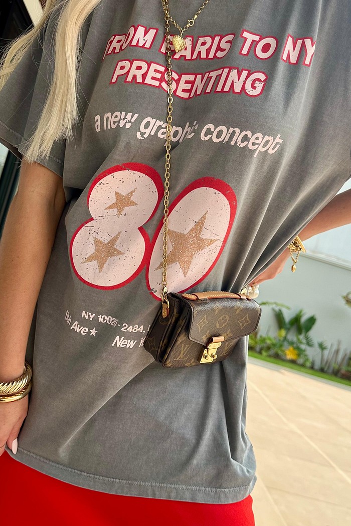 T-shirt Alongada Stars Cinza com estampa Vermelha