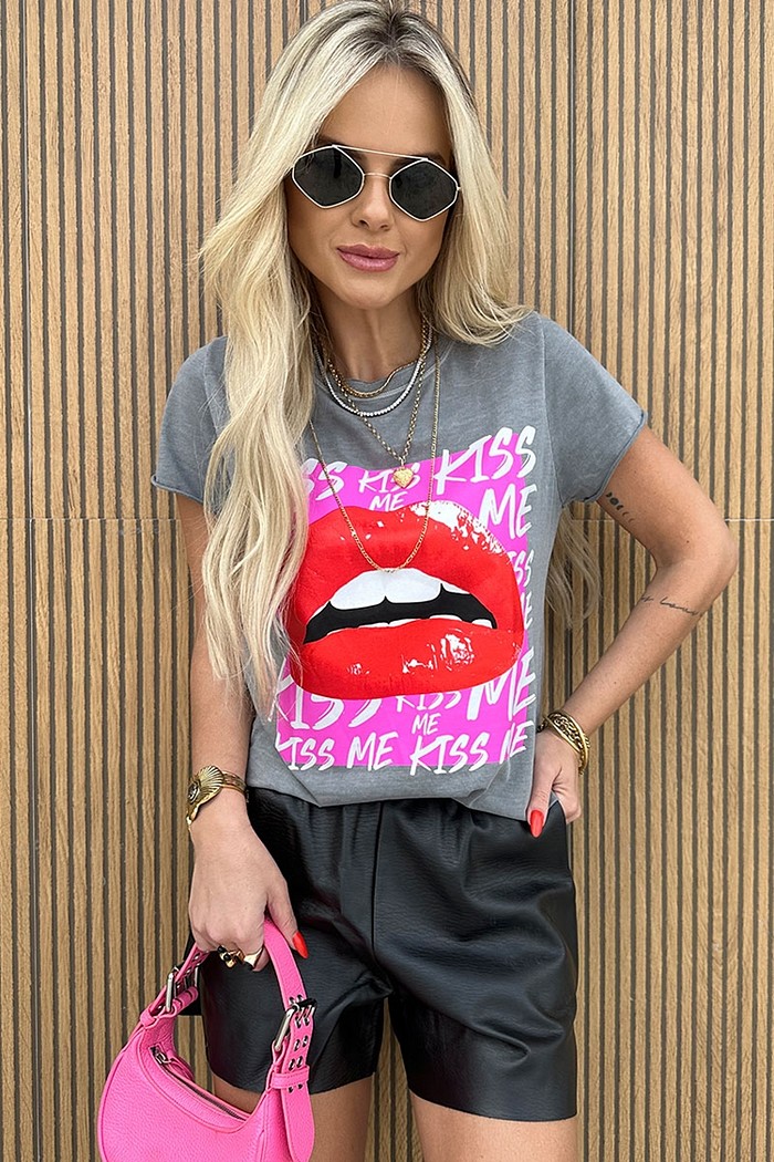 T-Shirt Kiss Me Cinza