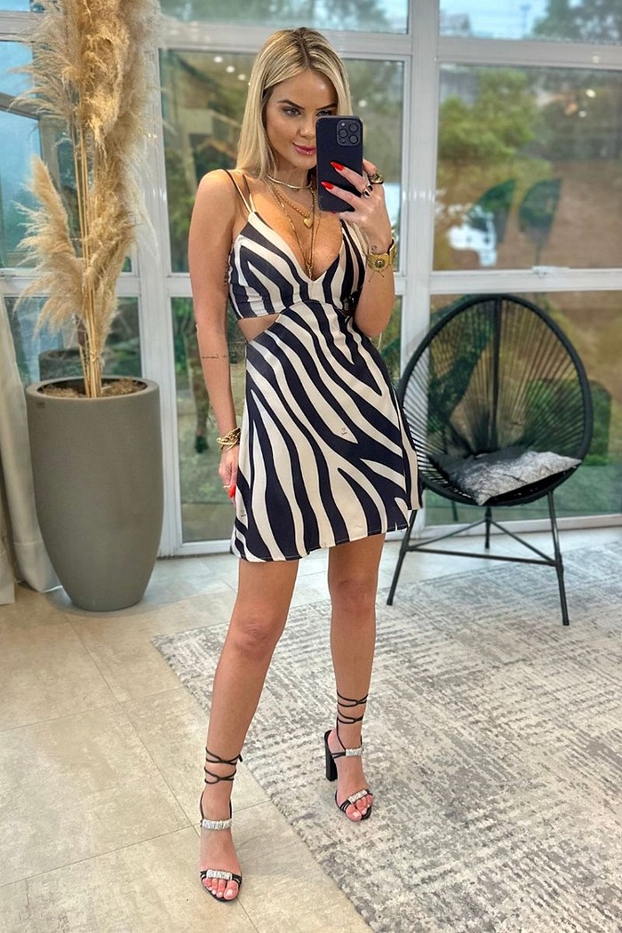 Vestido Recortes Zebra Preta