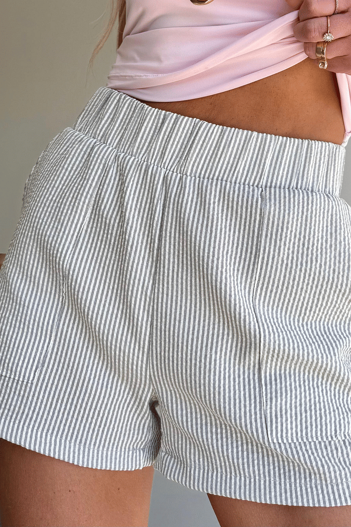 Shorts Listrado Sicília Cinza