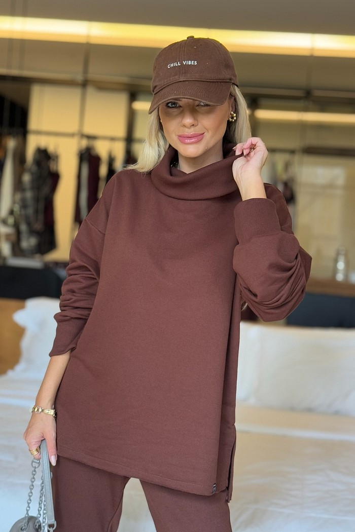 Blusão de Moletom Peluciado Gola Alta Marrom