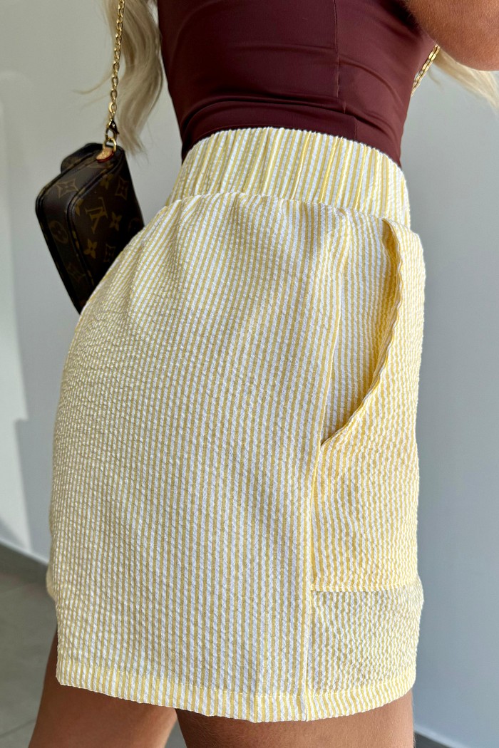 Shorts Listrado Sicília Amarelo