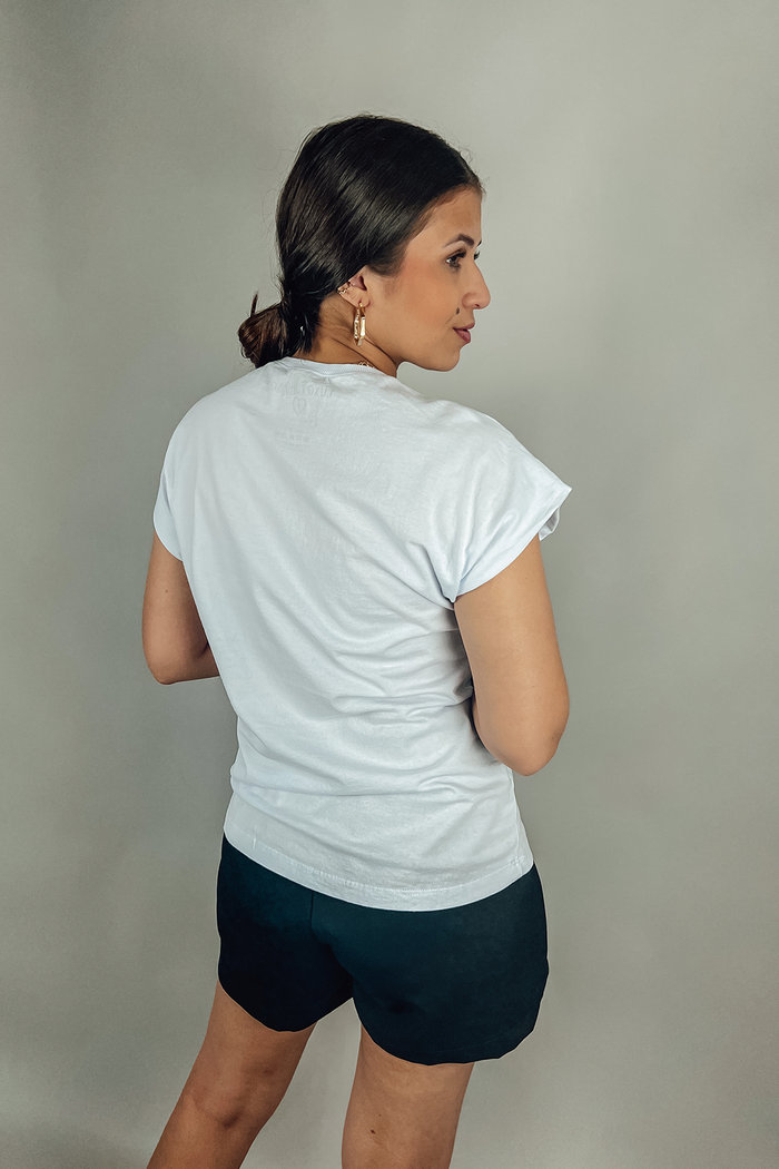 Muscle Tee Feminina Branca Luxo Urbano