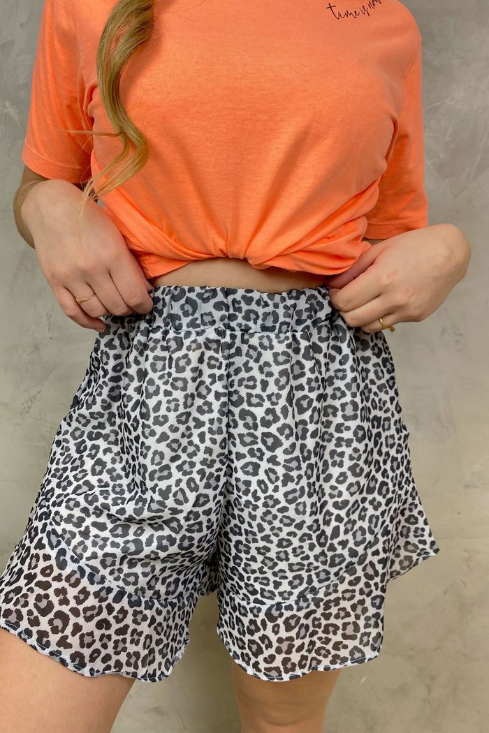 Shorts Animal Print Oncinha com Babado Luxo Urbano