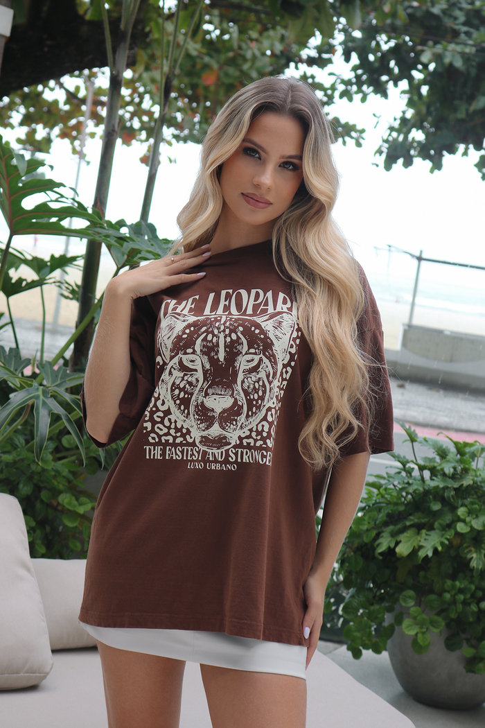 T-shirt Oversized Leopardo Marrom  Luxo Urbano
