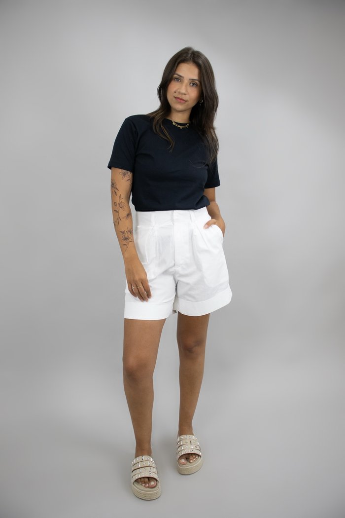 T-shirt Tradicional Lisa Preta Luxo Urbano