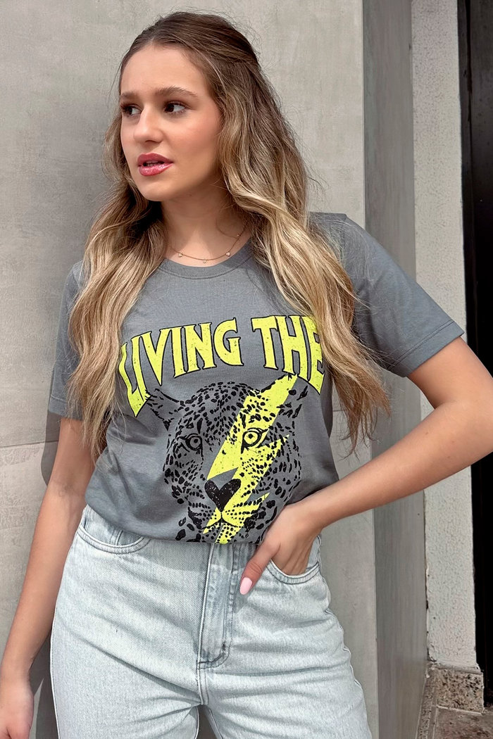 T-shirt Feminina Living Luxo Urbano