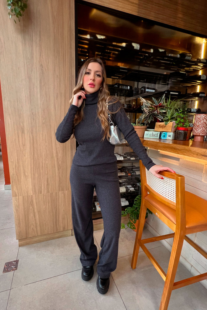 Calça em Tricot Canelado Preta Luxo Urbano