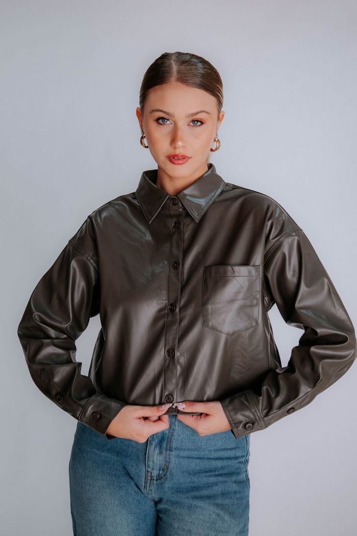 CAMISA CROPPED PU AGNES MARROM